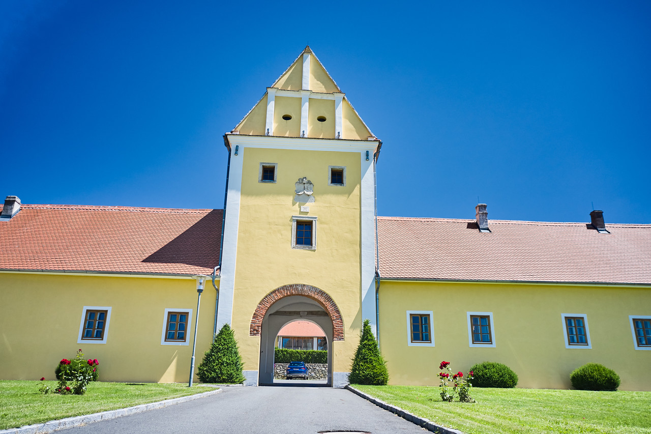 Historische Einfahrt des Schüttkasten Geras